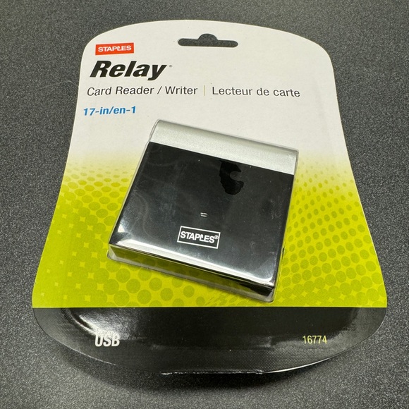NEW Staples Card reader /Writer 17 in/en-1 USB Model 16774 - Picture 1 of 2